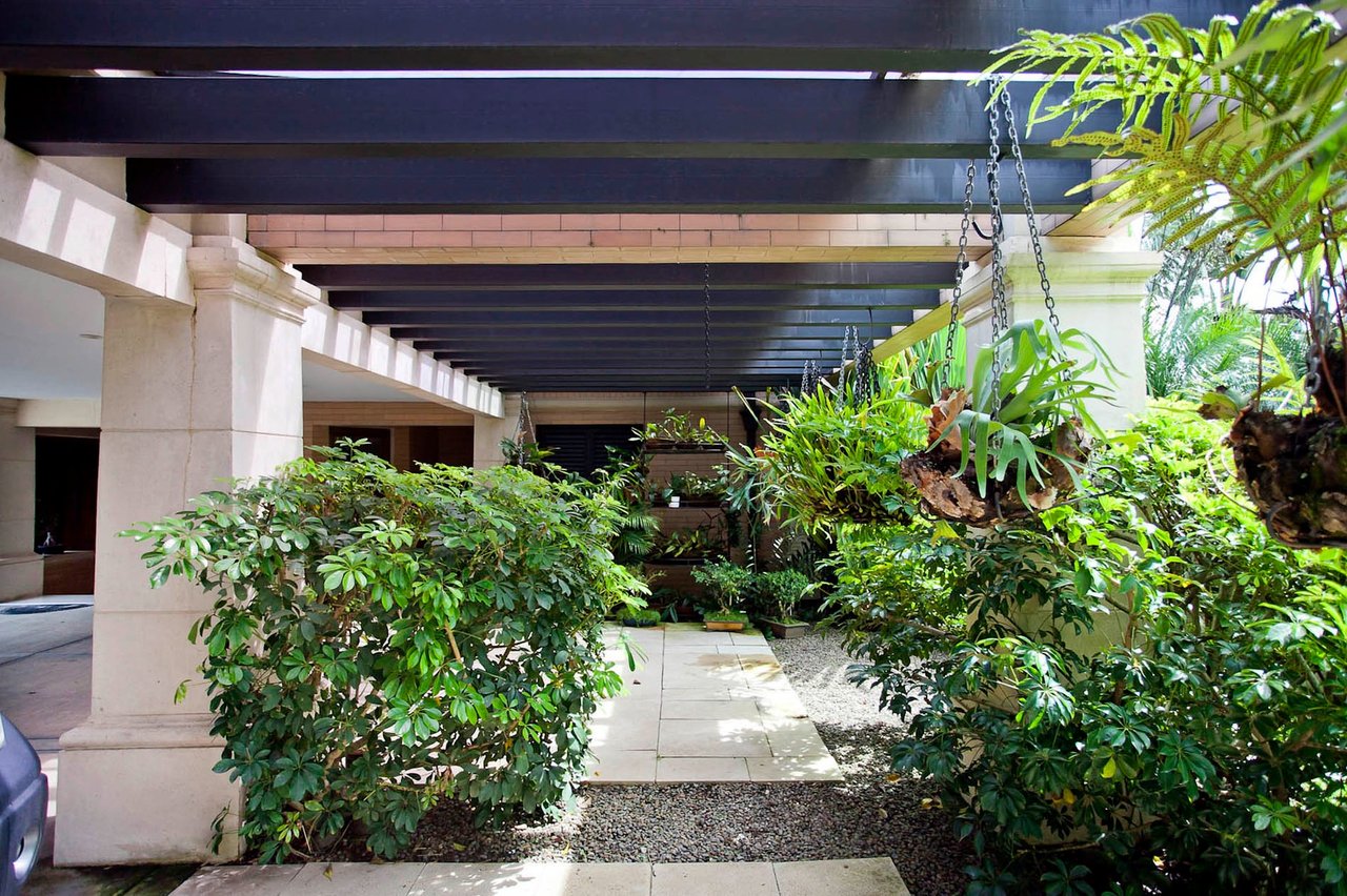 Classic Colonial Garden Estate, Curridabat, San Jose
