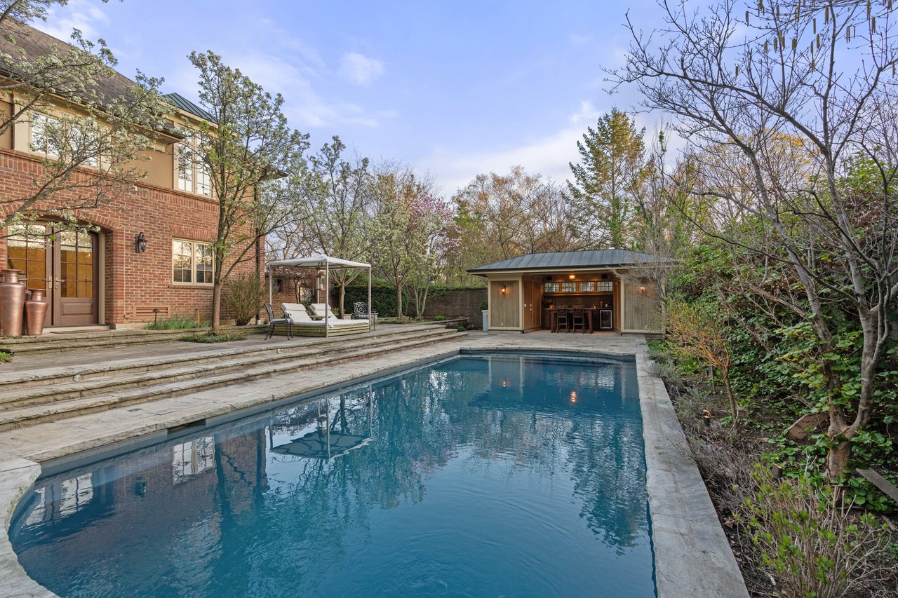 1081 Argyle Drive, Oakville