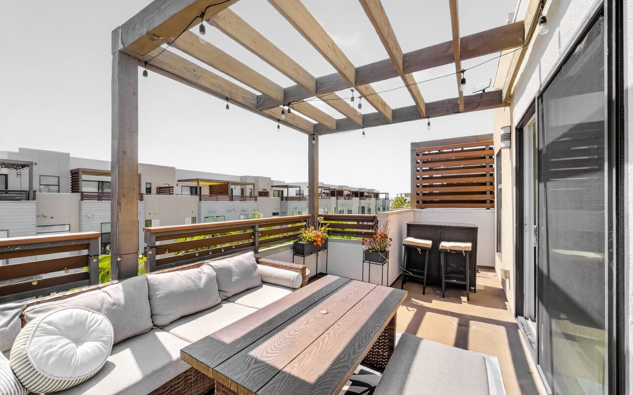 1687 Grand View