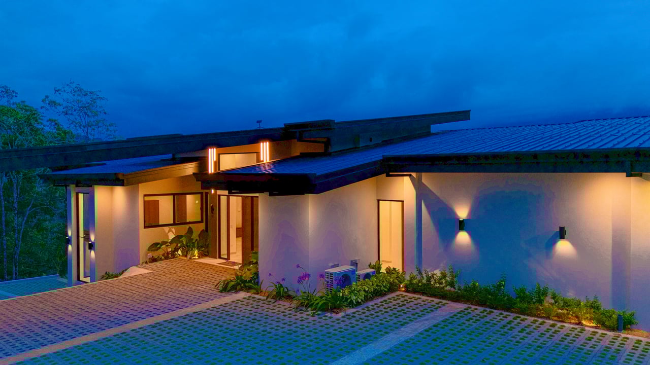 3 Bedroom Luxury Modern Tropical Home in Dominical