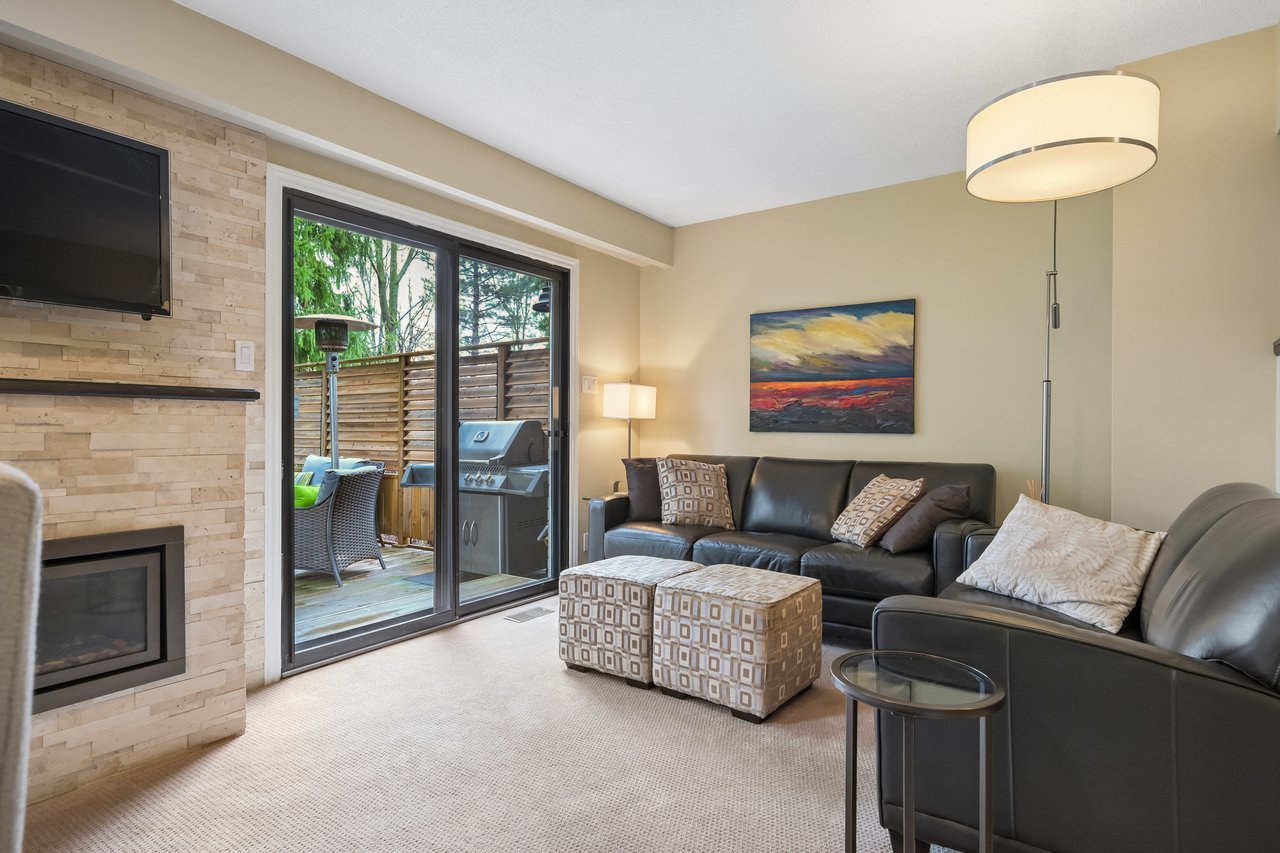 Ravine Living in Glen Abbey!