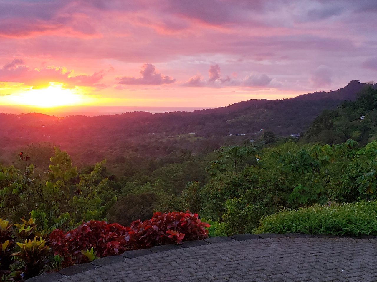 Ojochateau - Rare Ocean & Mountain View 4BR Home in Costa Rica