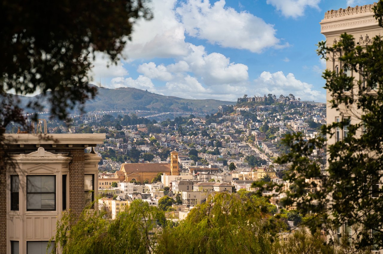 A view out over San Francisco from Lafayette Park on Sacramento Street and Laguna Street — a top feature for San Francisco home buyers.