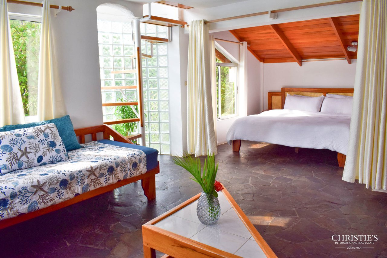 Hotel Las Tortugas - Legendary Beachfront Boutique Hotel 