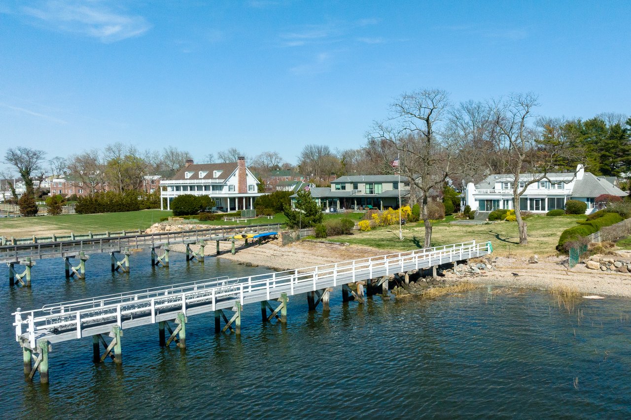 1 North Court, Bayview Colony, Port Washington