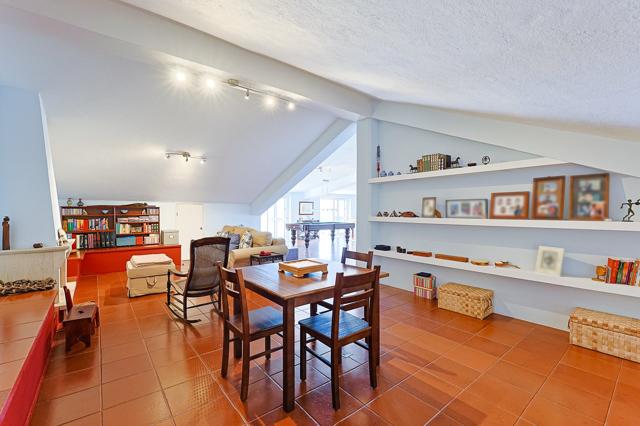 Exclusive 4,000 m² Estate in Azeitão with Tennis Court, Spa & Approved Development Project