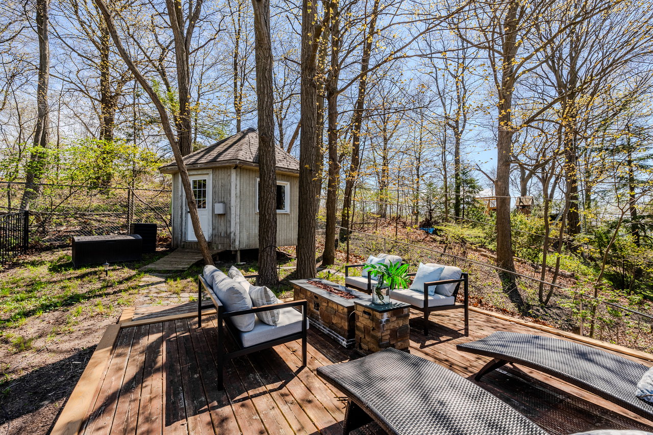 31 Fallingbrook Dr