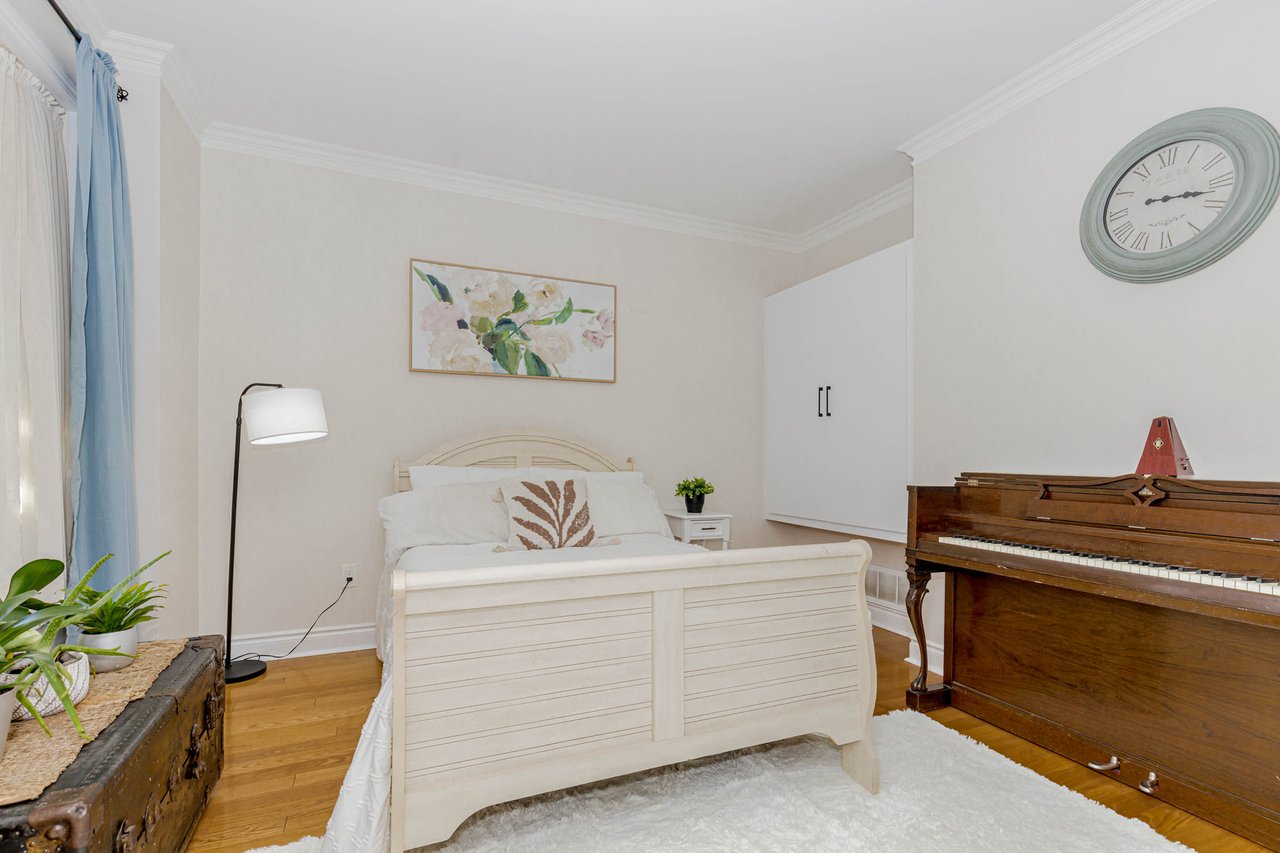 7108 Gablehurst Crescent