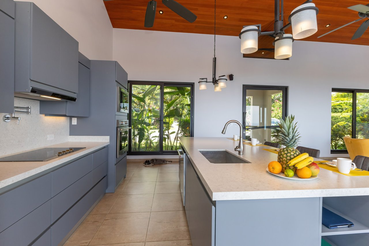 Luxury Ocean View Home in Ojochal Costa Rica | Infinity Pool & Sunset Views