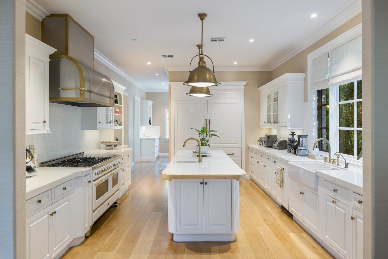 9135 Hazen Dr, Beverly Hills