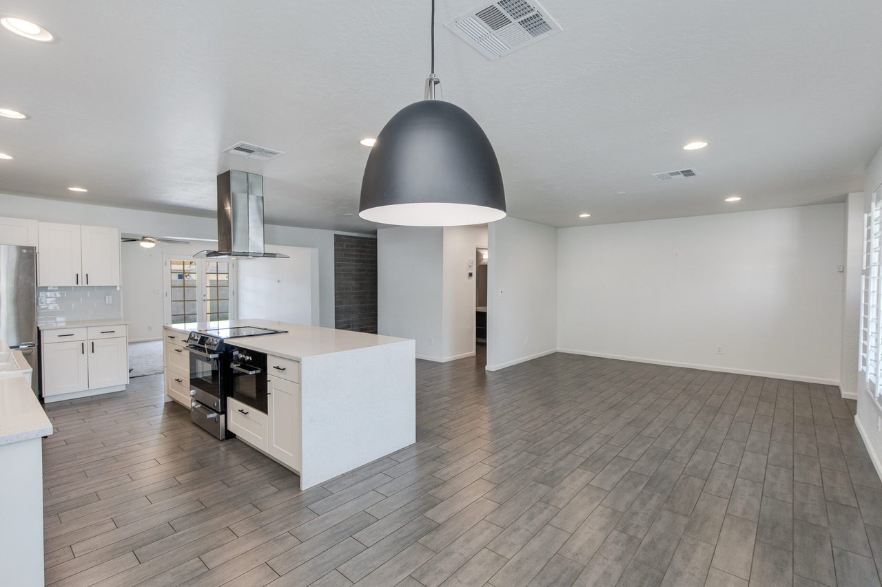 821 E Cavalier Dr.