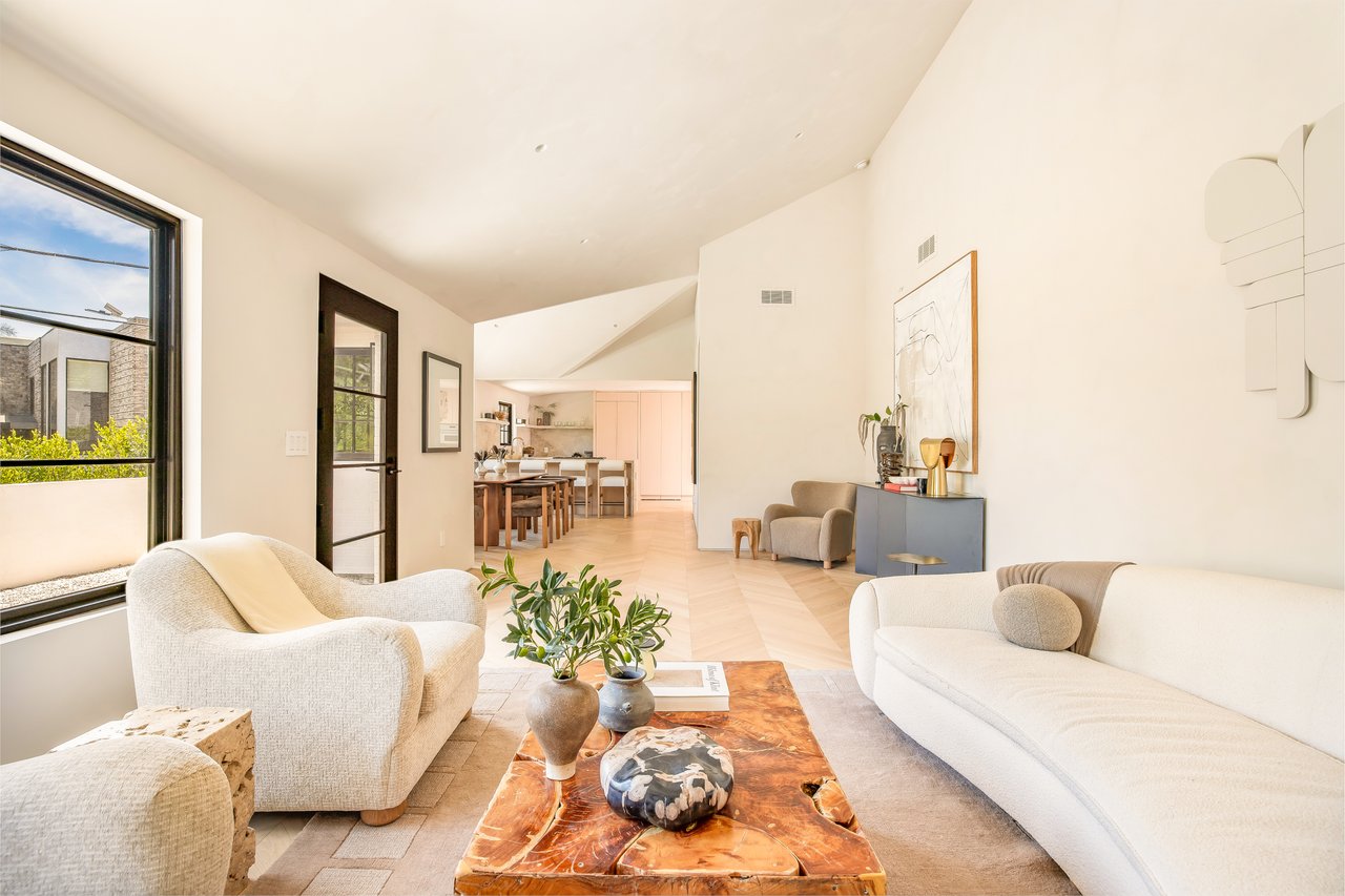 8353 Sunset View Dr