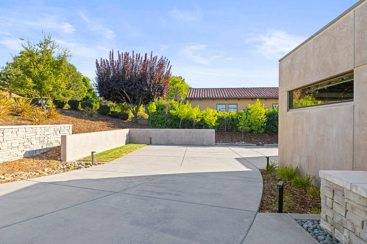 4573 Greenview Drive