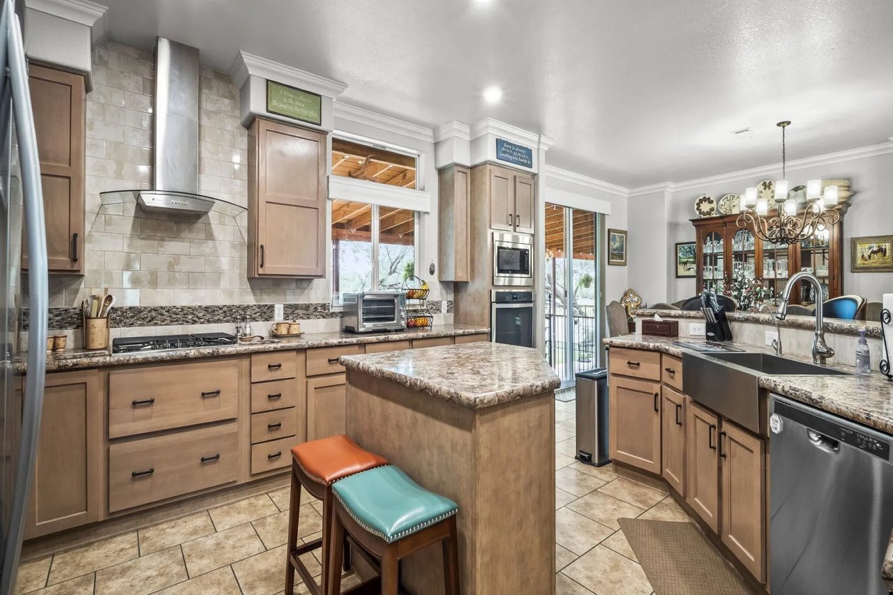 3155 W Elephant Head Rd