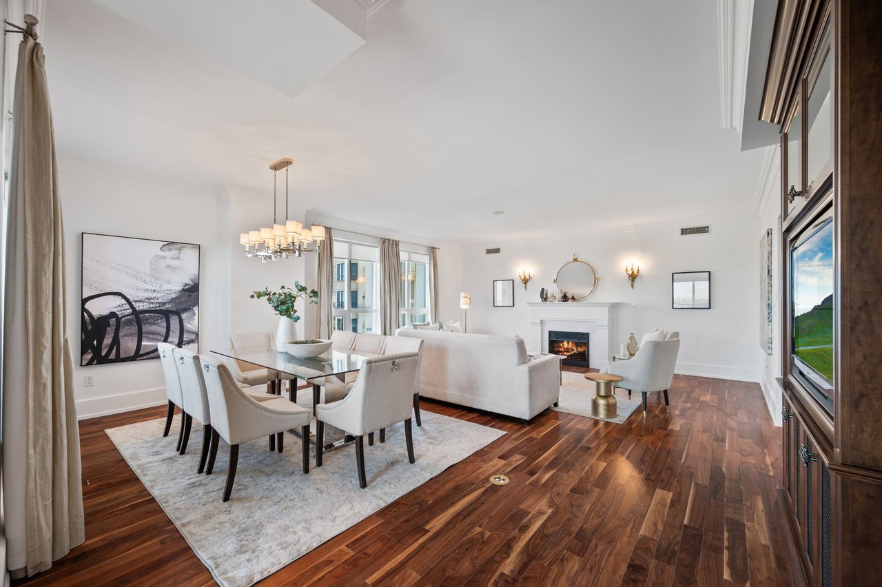 Expansive Corner Unit