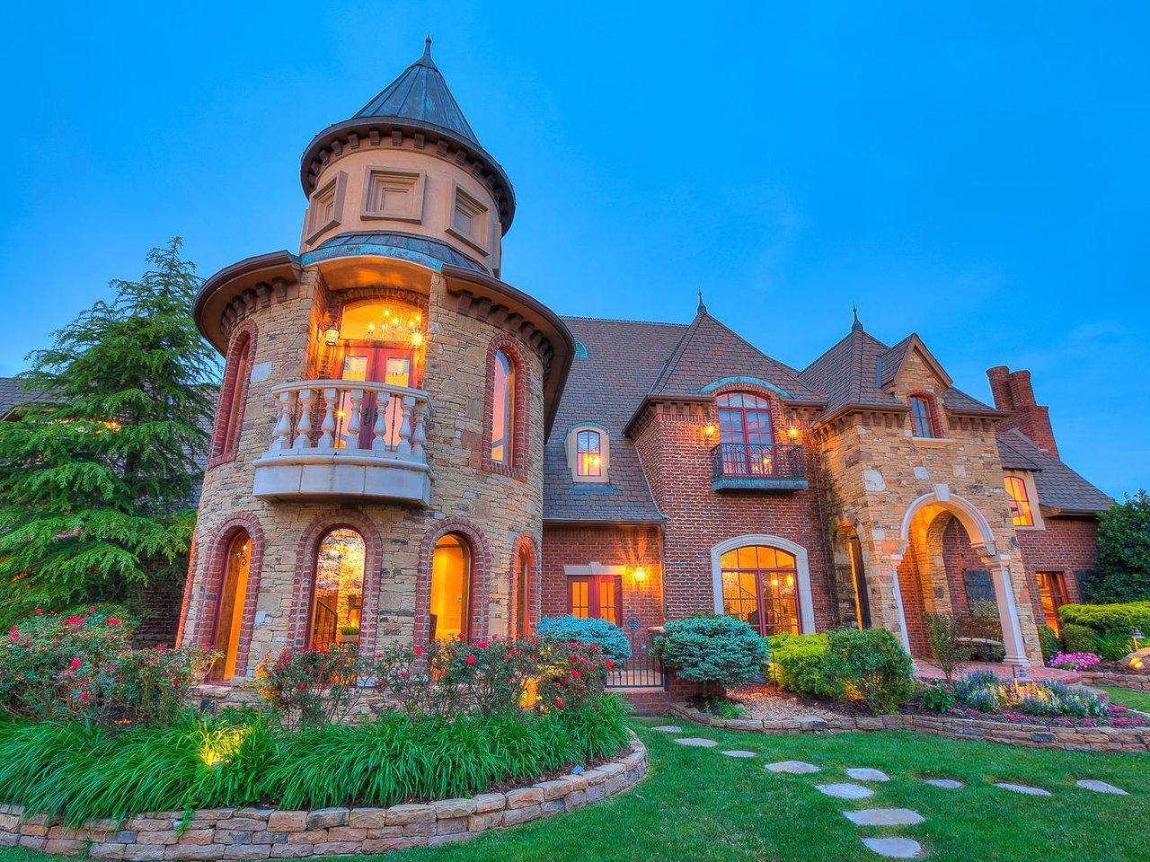Wyatt Poindexter | Oklahoma Luxury Realtor Showcasing the Most Beautiful Luxury Homes Ever Built in Oklahoma - Wyatt Poindexter - The Agency 