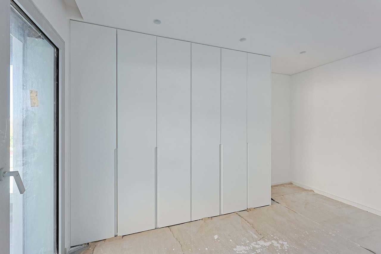 Modern 1-Bedroom Apartment in Camarate, Loures