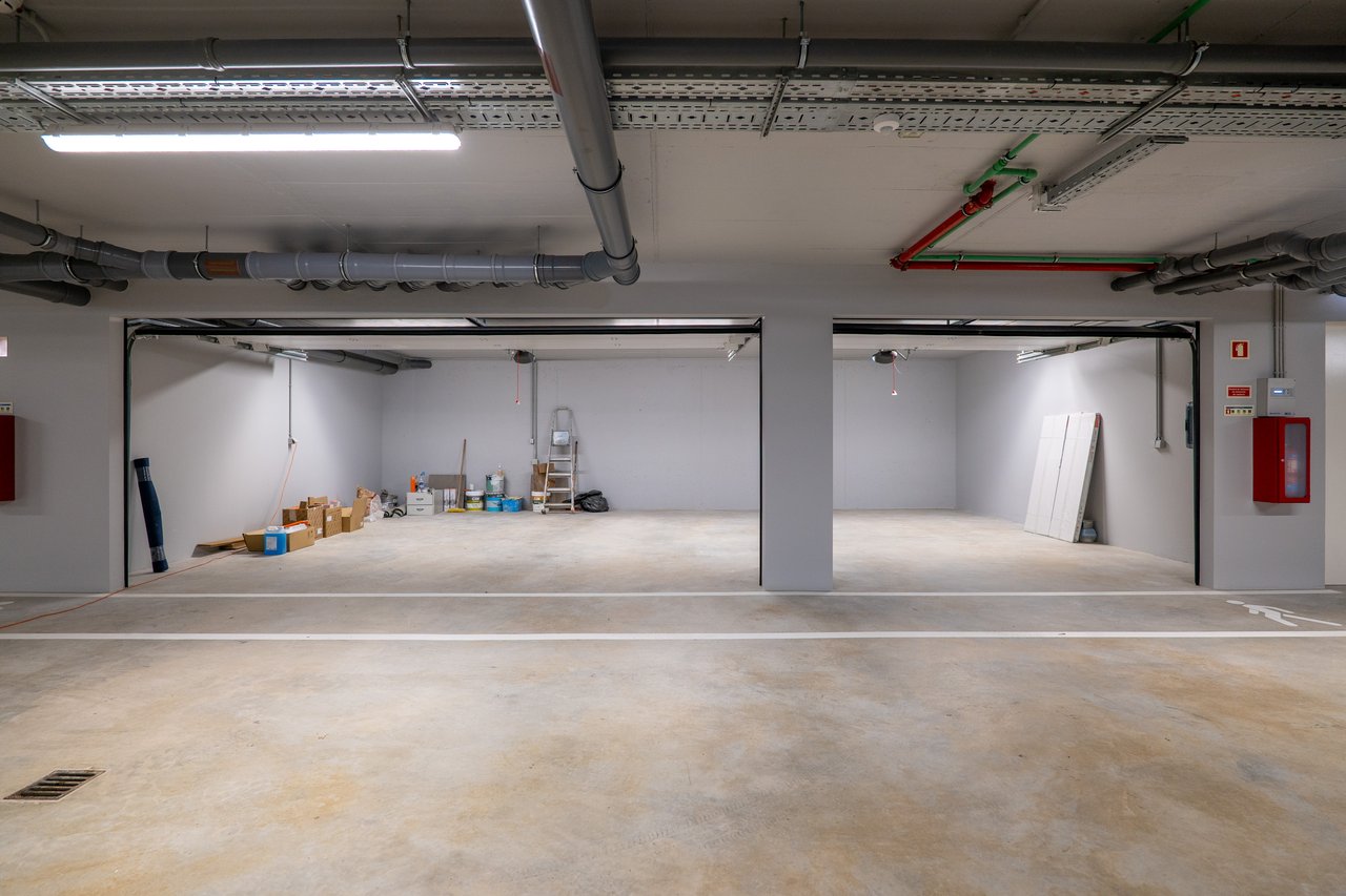 Elegant 3-Bedroom Sea-View Apartment with Large Terrace & Rooftop Pool in Vila Nova de Gaia