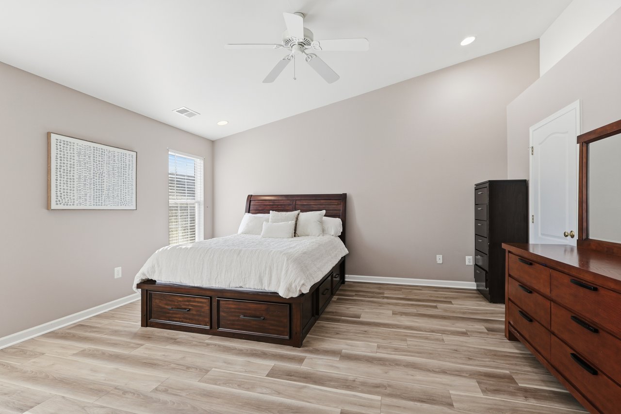 42757 Gelding Sq, Chantilly, VA 20152	