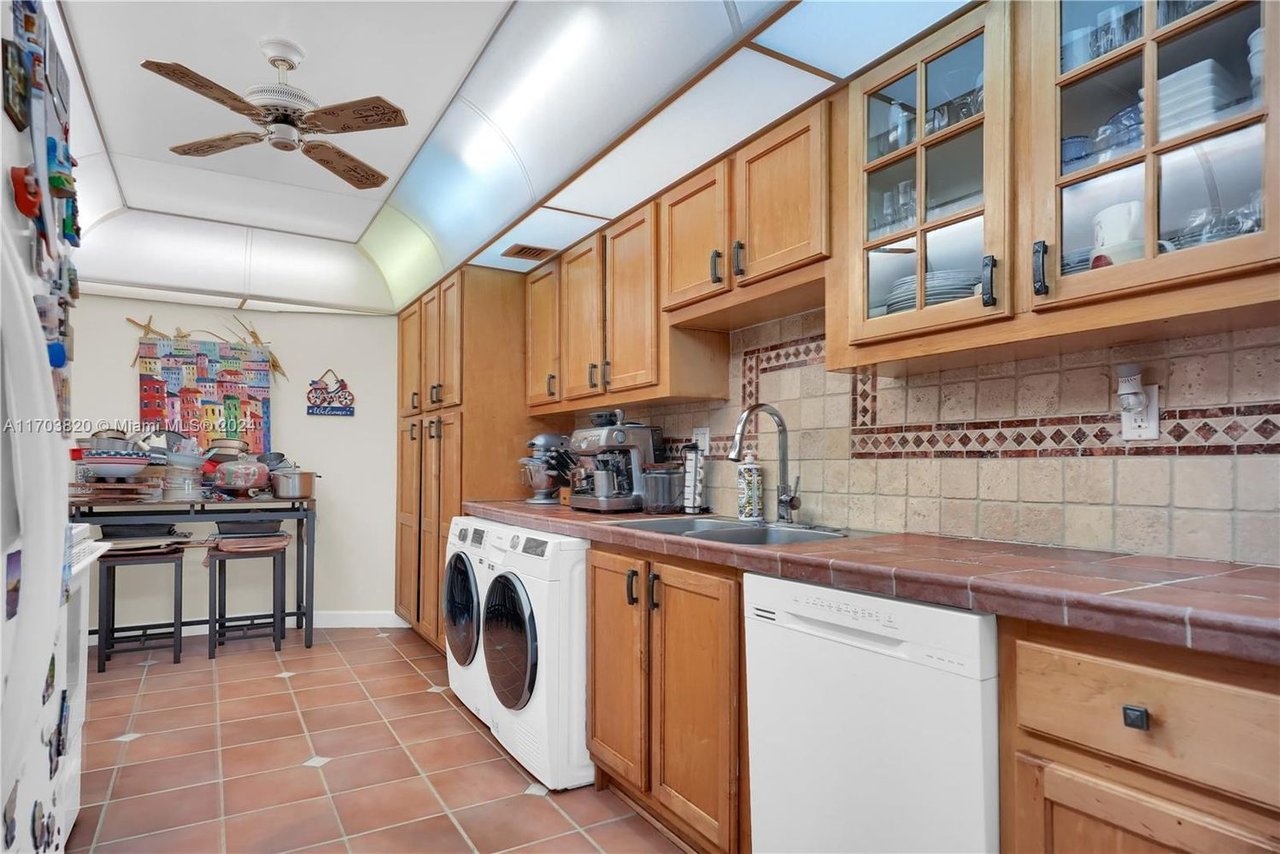1121 Crandon Blvd, #E803