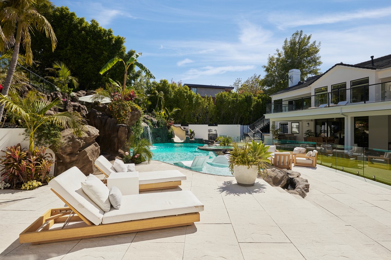 4322 Hayvenhurst Ave, Encino