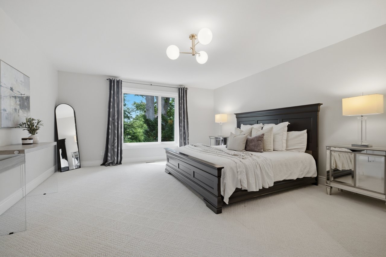 Rare Court Location on Oakville Golf Course