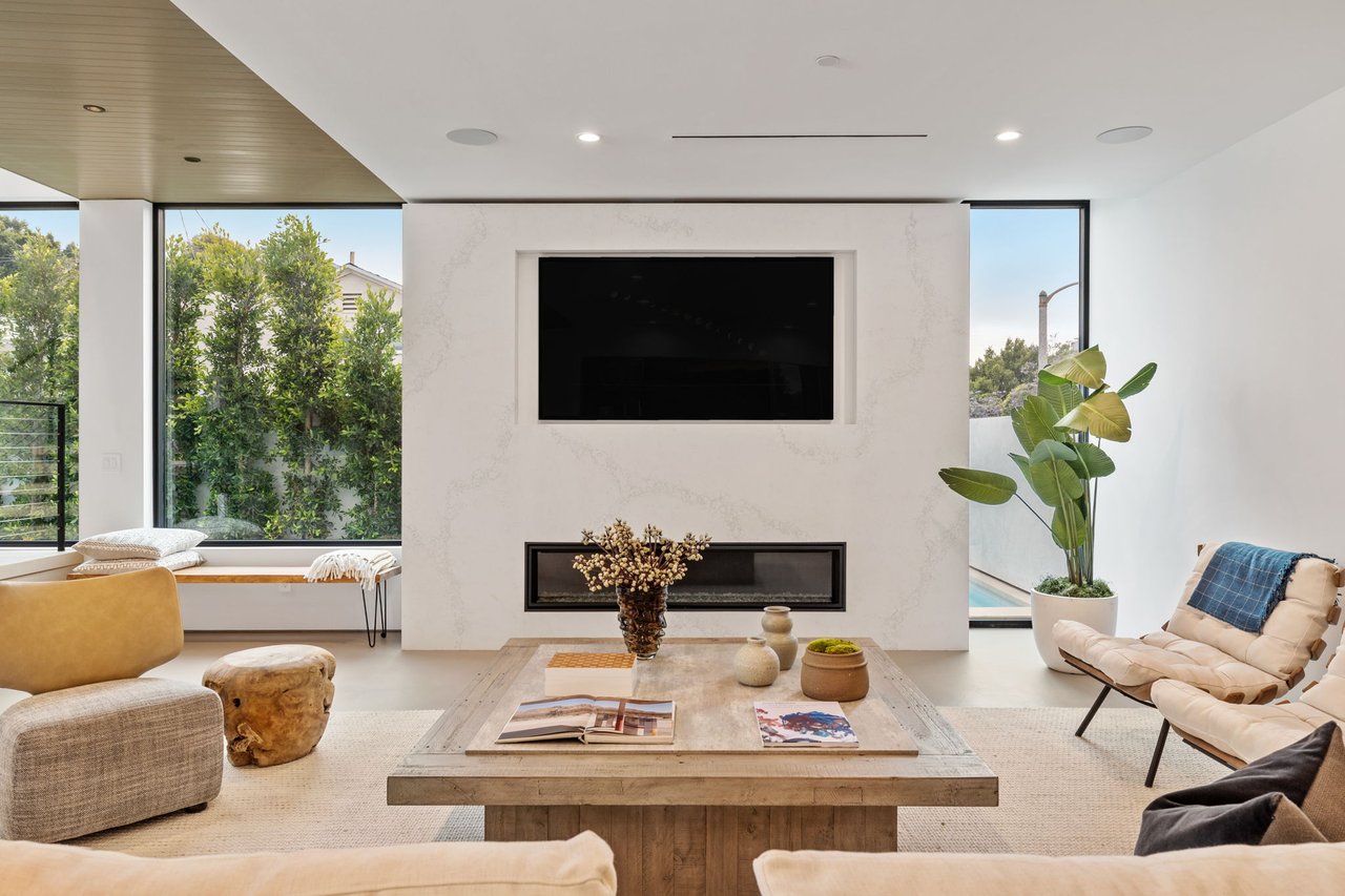 3041 Mountain View
