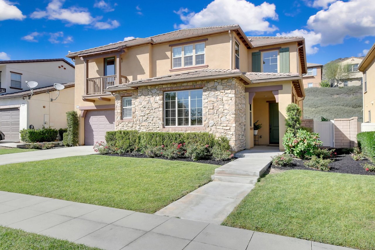 885 E Manresa