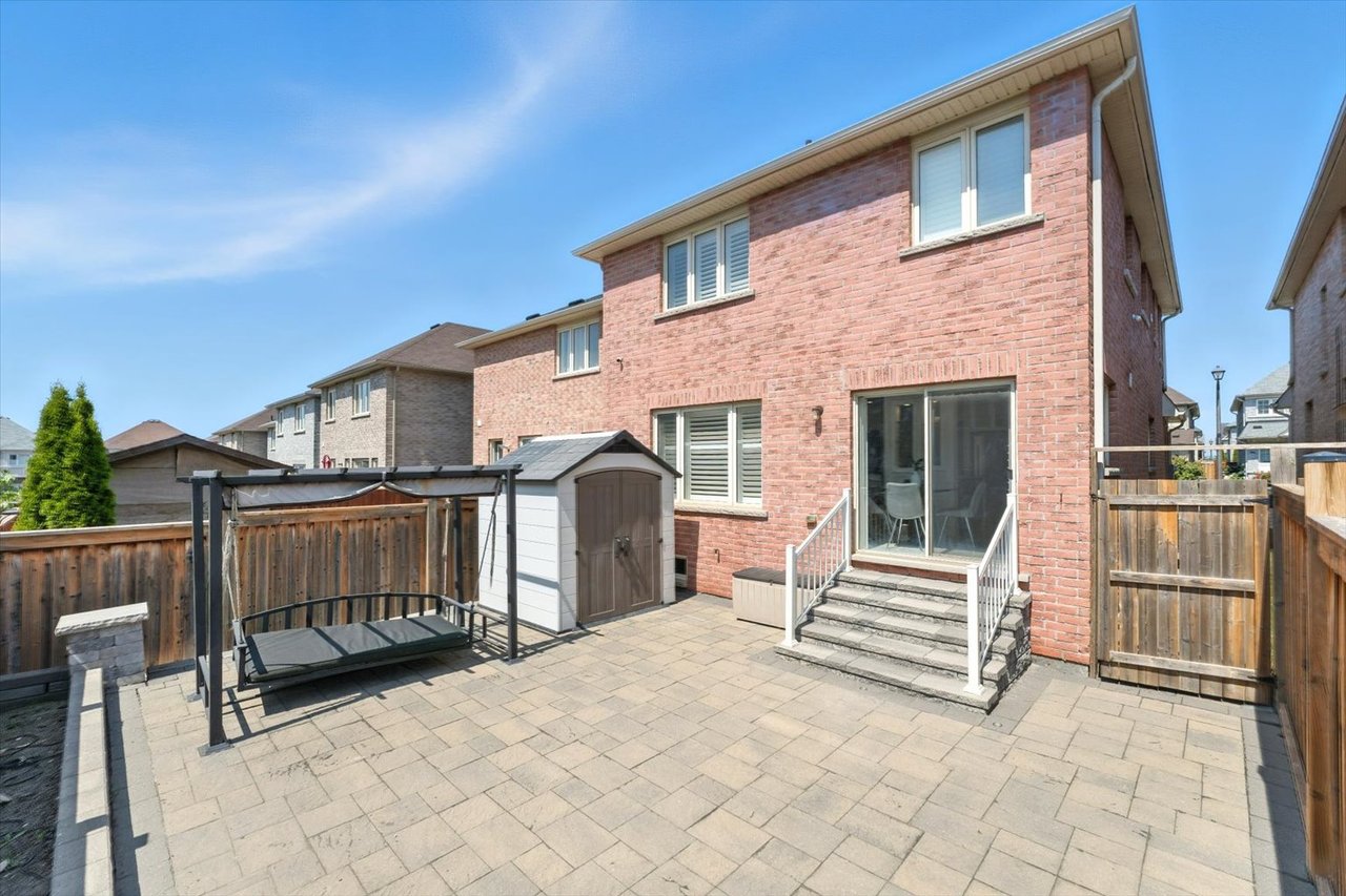 17 Holroyd St