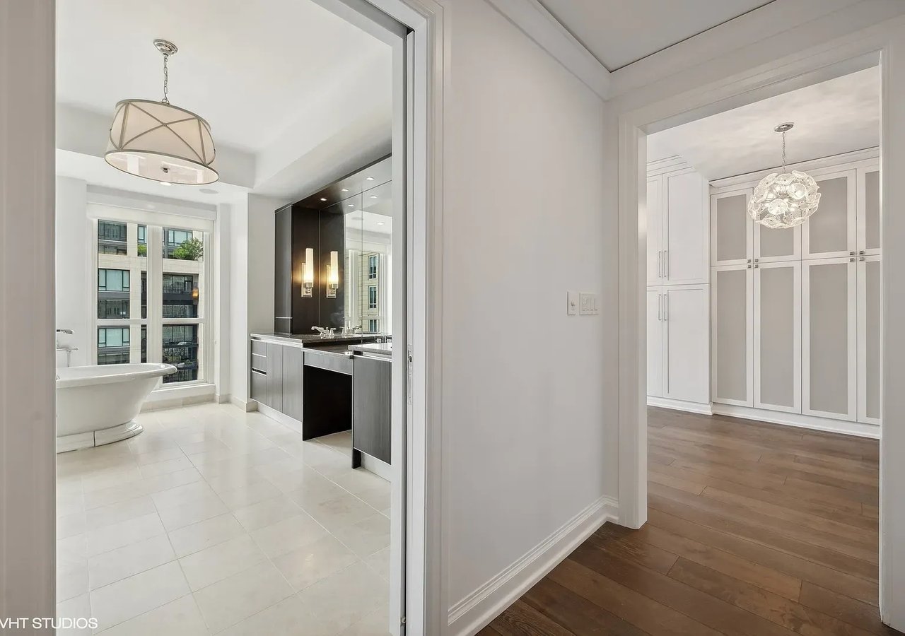 11 E Walton St APT 3101