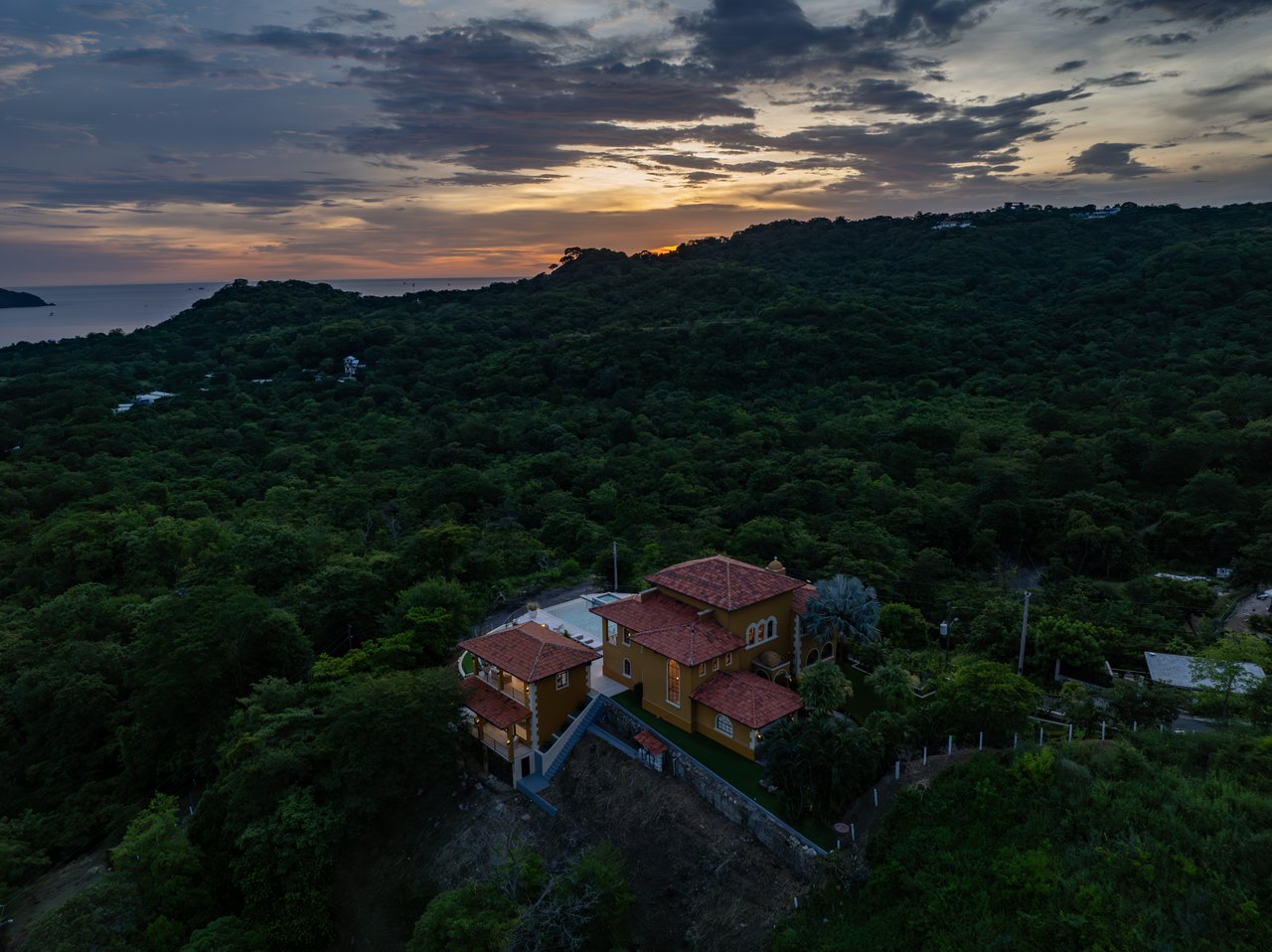 Casa Loro - Luxury Estate