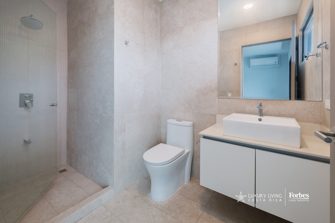 21469 - Contemporary penthouse for sale, spacious rooms and terraces