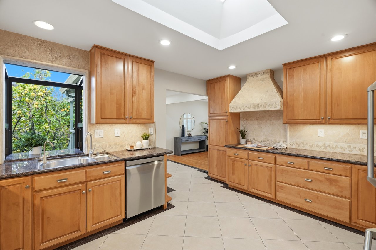 1554 Queenstown Court