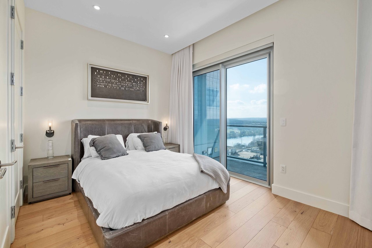 200 Congress Ave #18AE