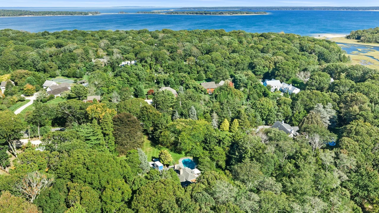 SPRAWLING, GATED GROUNDS IN NORTH HAVEN