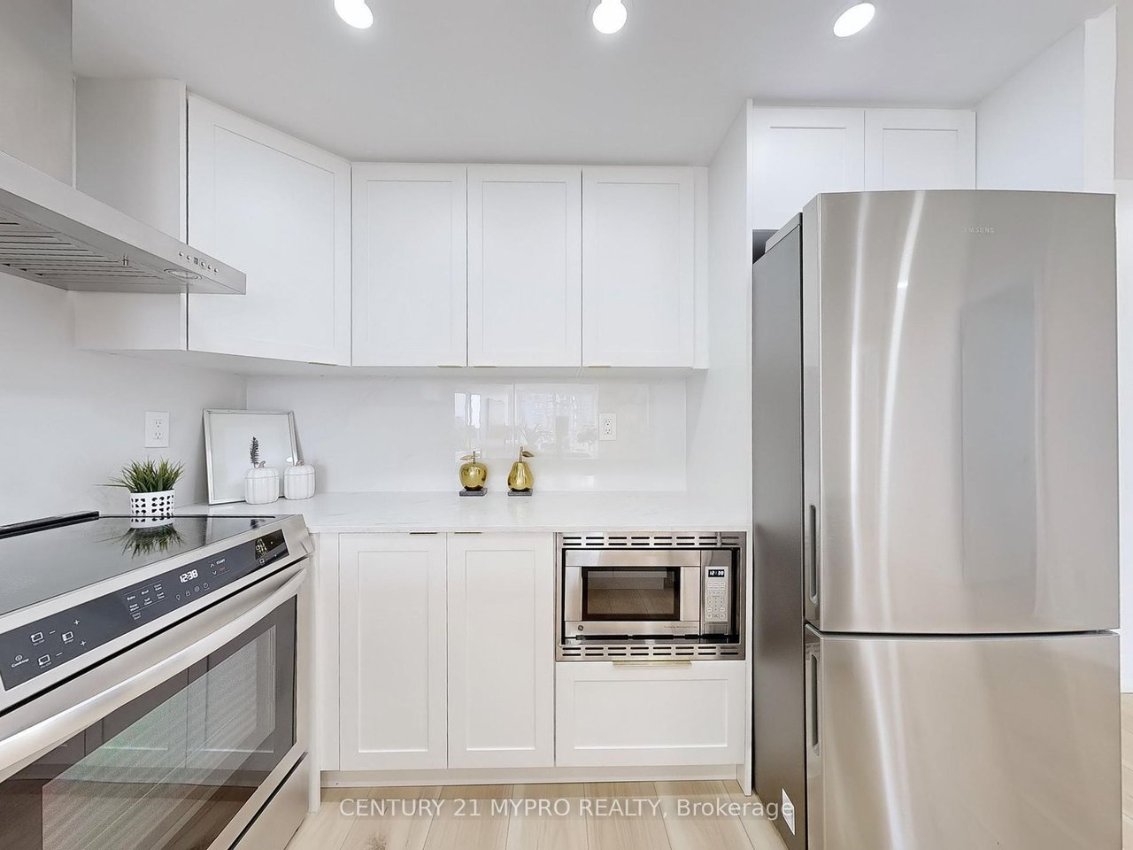 HOLLYWOOD PLAZA PENTHOUSE