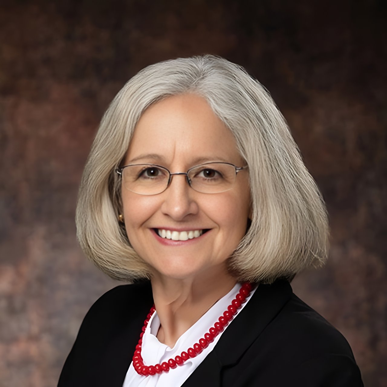 Lesa Miller Bloomington, IN Real Estate Agent Headshot
