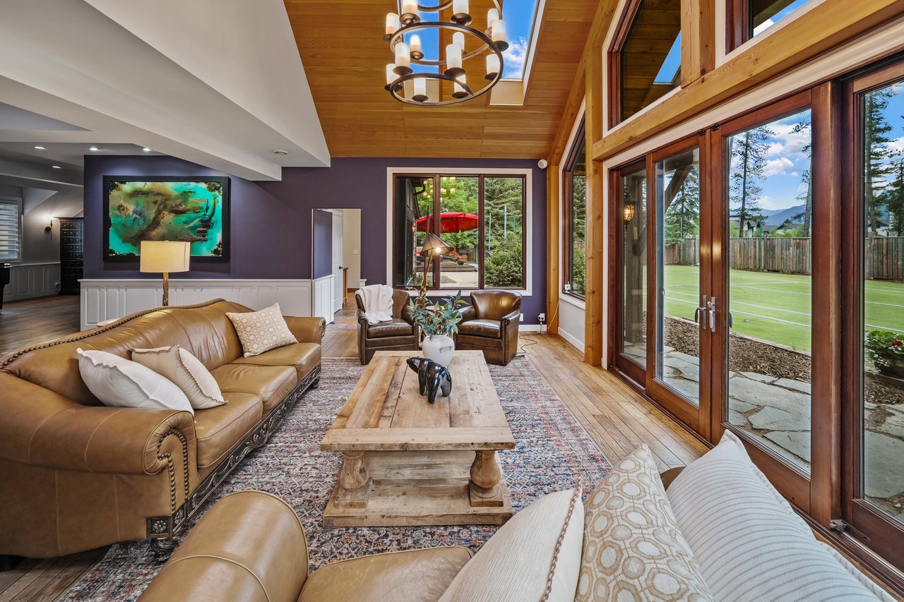 Private Mountain Retreat on Nearly Half an Acre