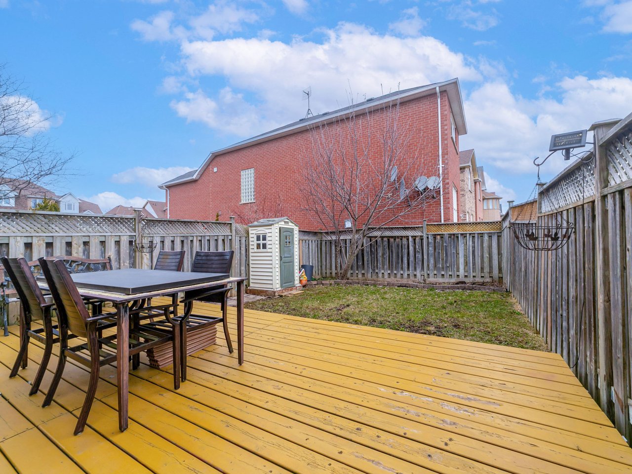 8 Queensway Drive