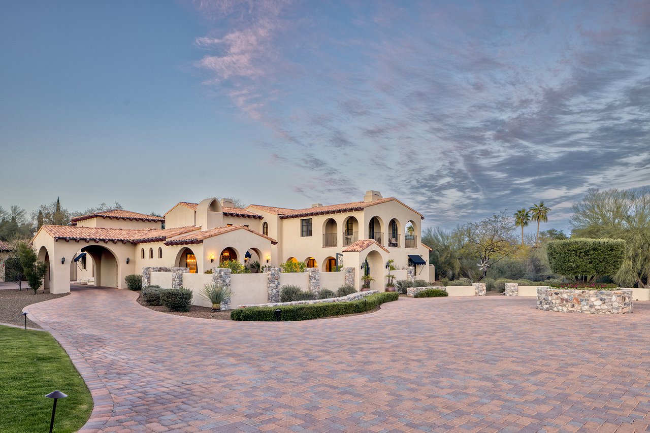 8243 N MOCKINGBIRD Lane