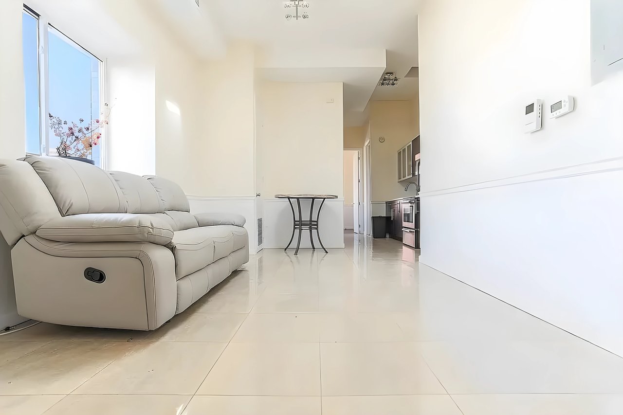 438 Wilson Ave 2L