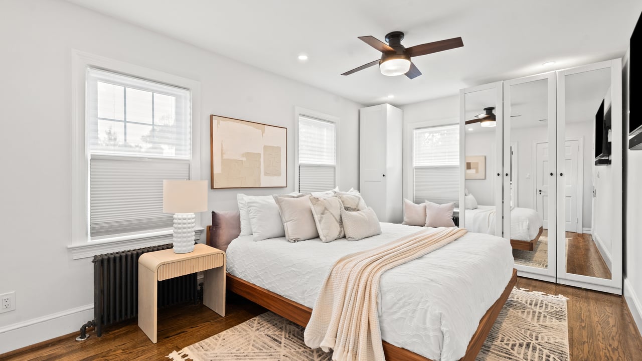 21 W Oak Street