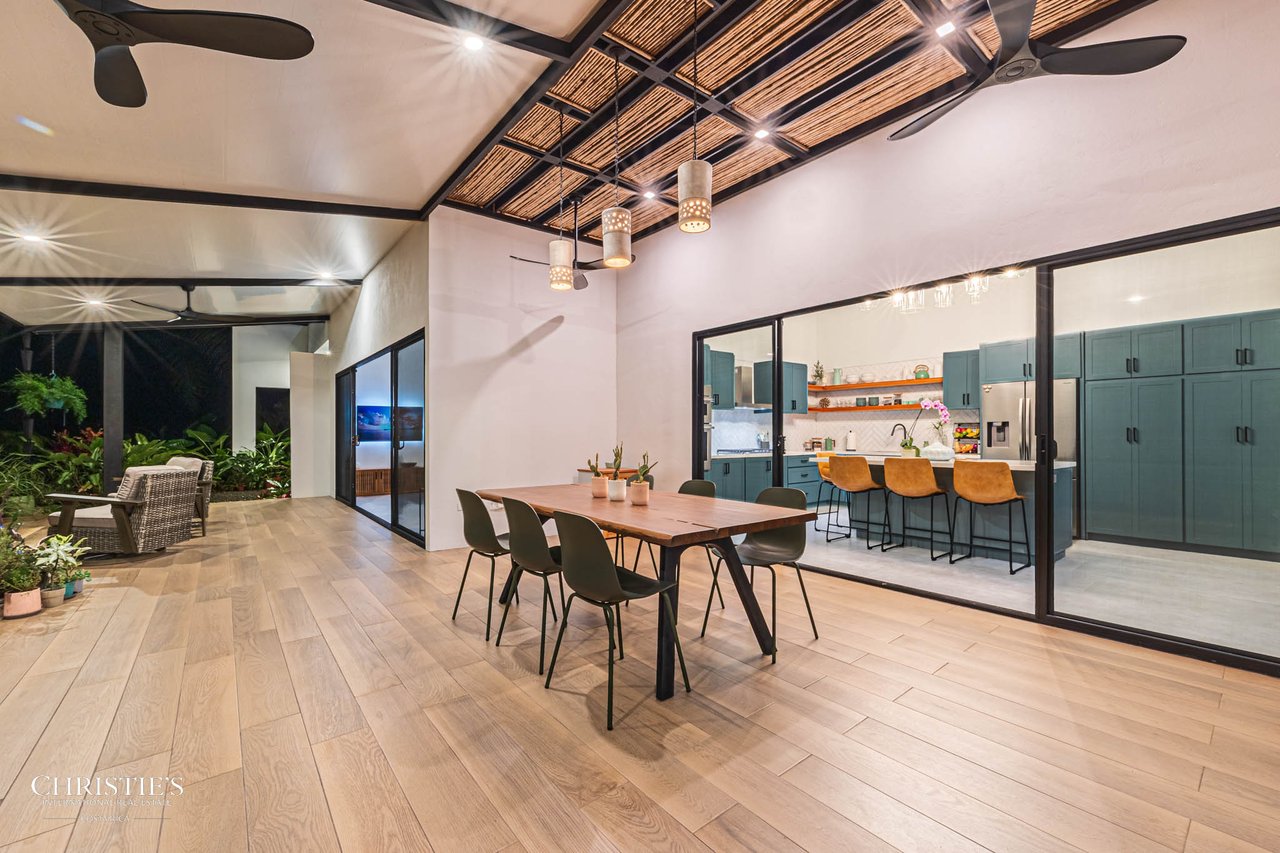 Contemporary Mountain View Villa – 10 Minutes to Playa Dominical