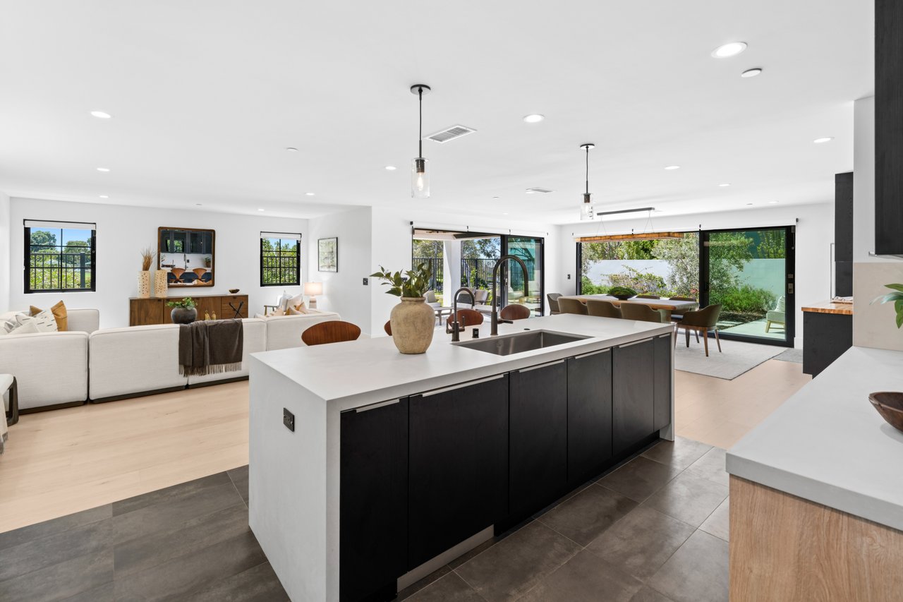 2207 Port Harwick Place