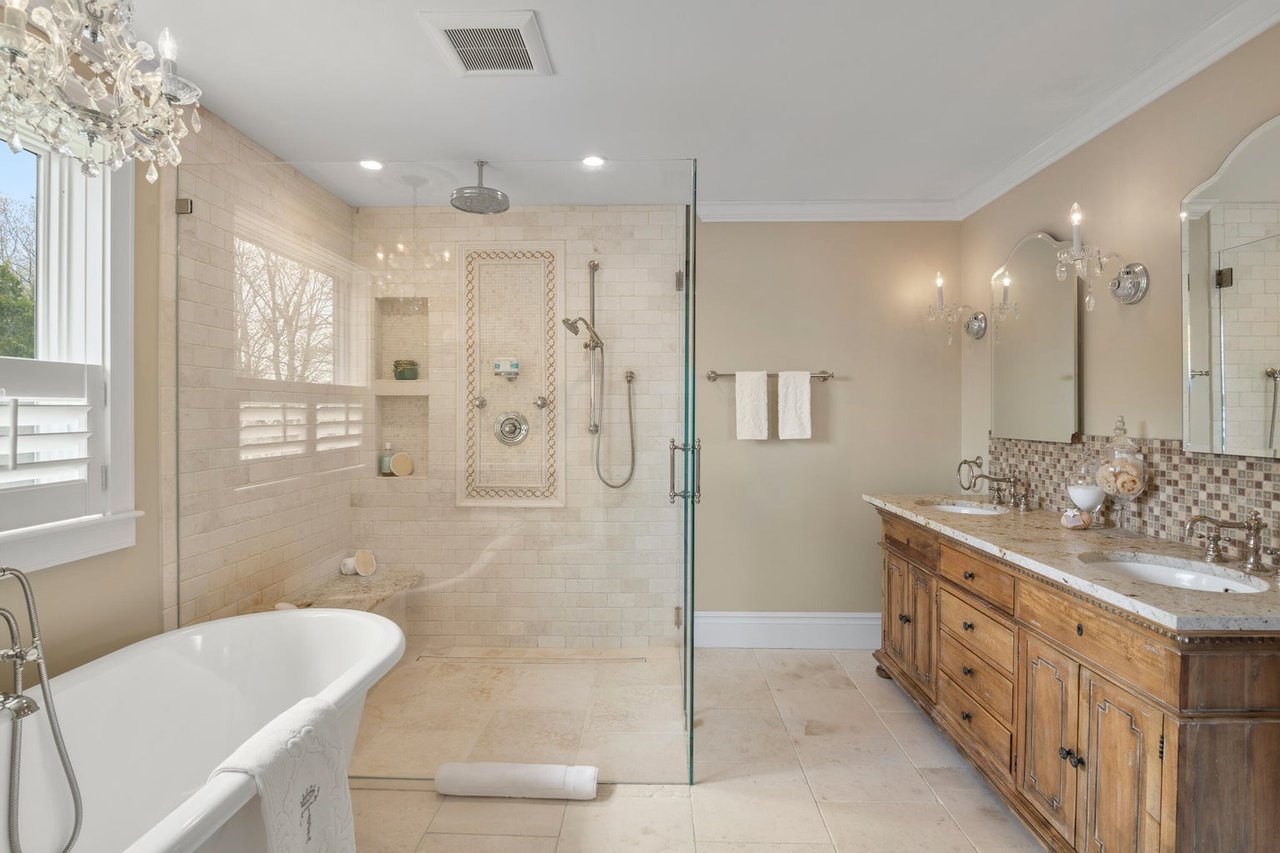 373 Lower Flying Point Road, Freeport