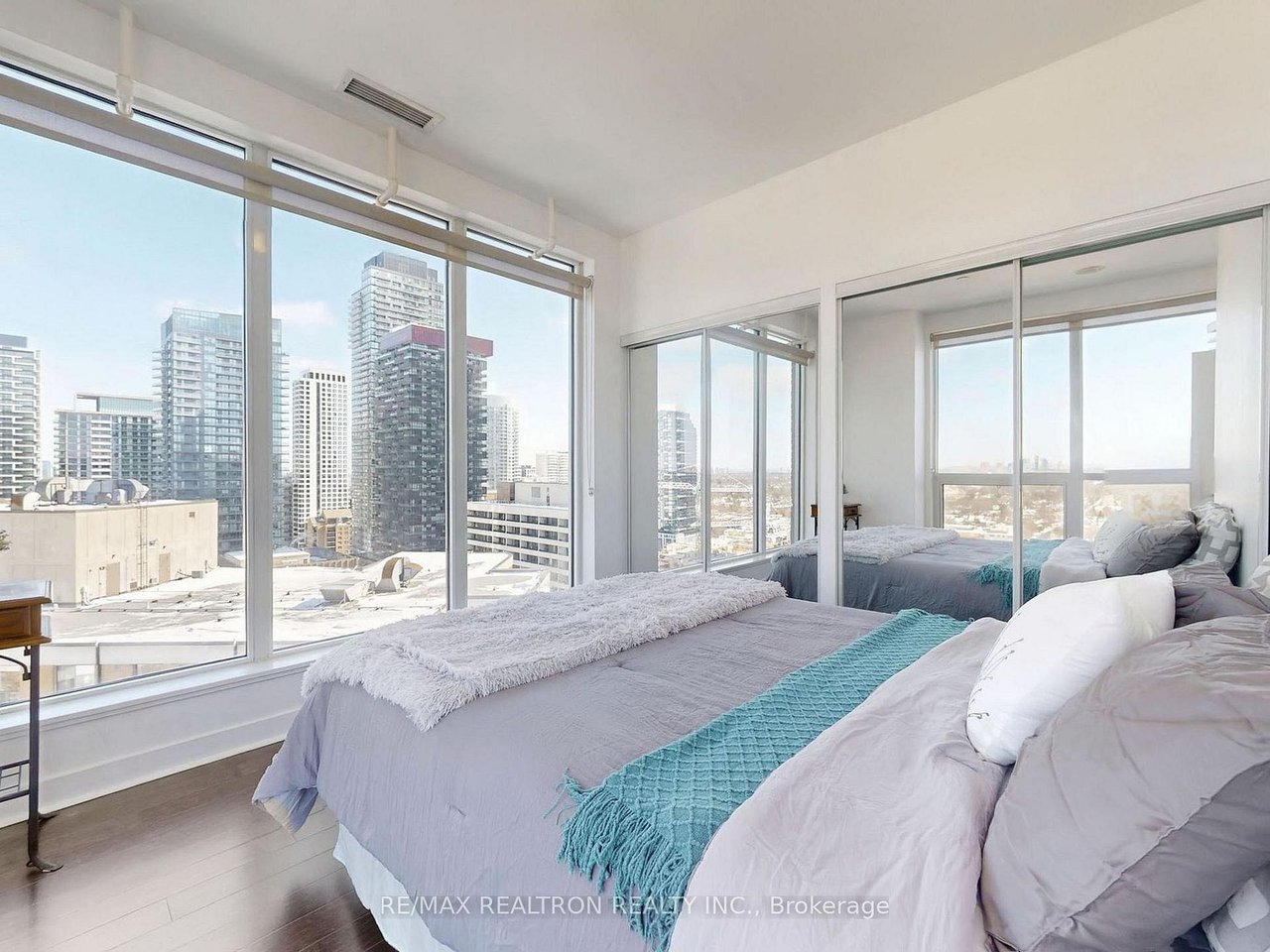 PENTHOUSE ON ENGLINGTON CROSSTOWN LRT