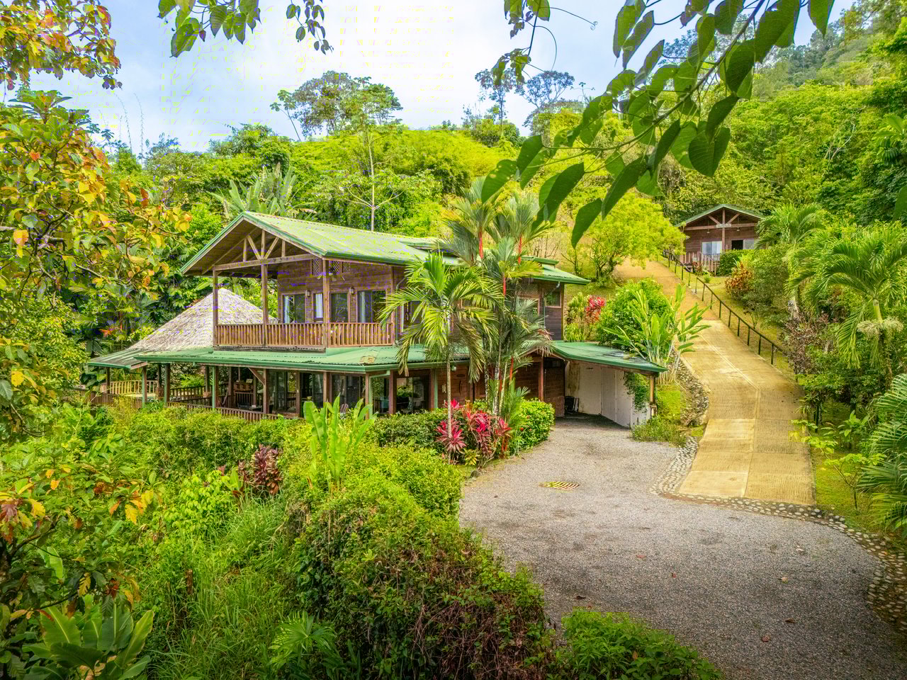 VILLA KRISTINA MARIA - 3.84 ACRES - PERLA DE BALLENA ESTATES