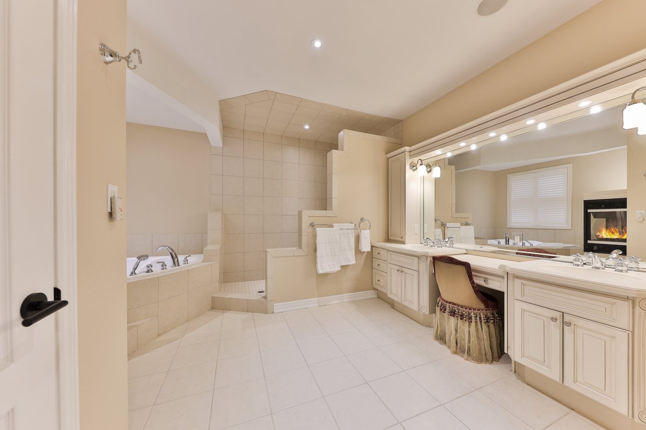 3105 Lakeshore Road, Burlington