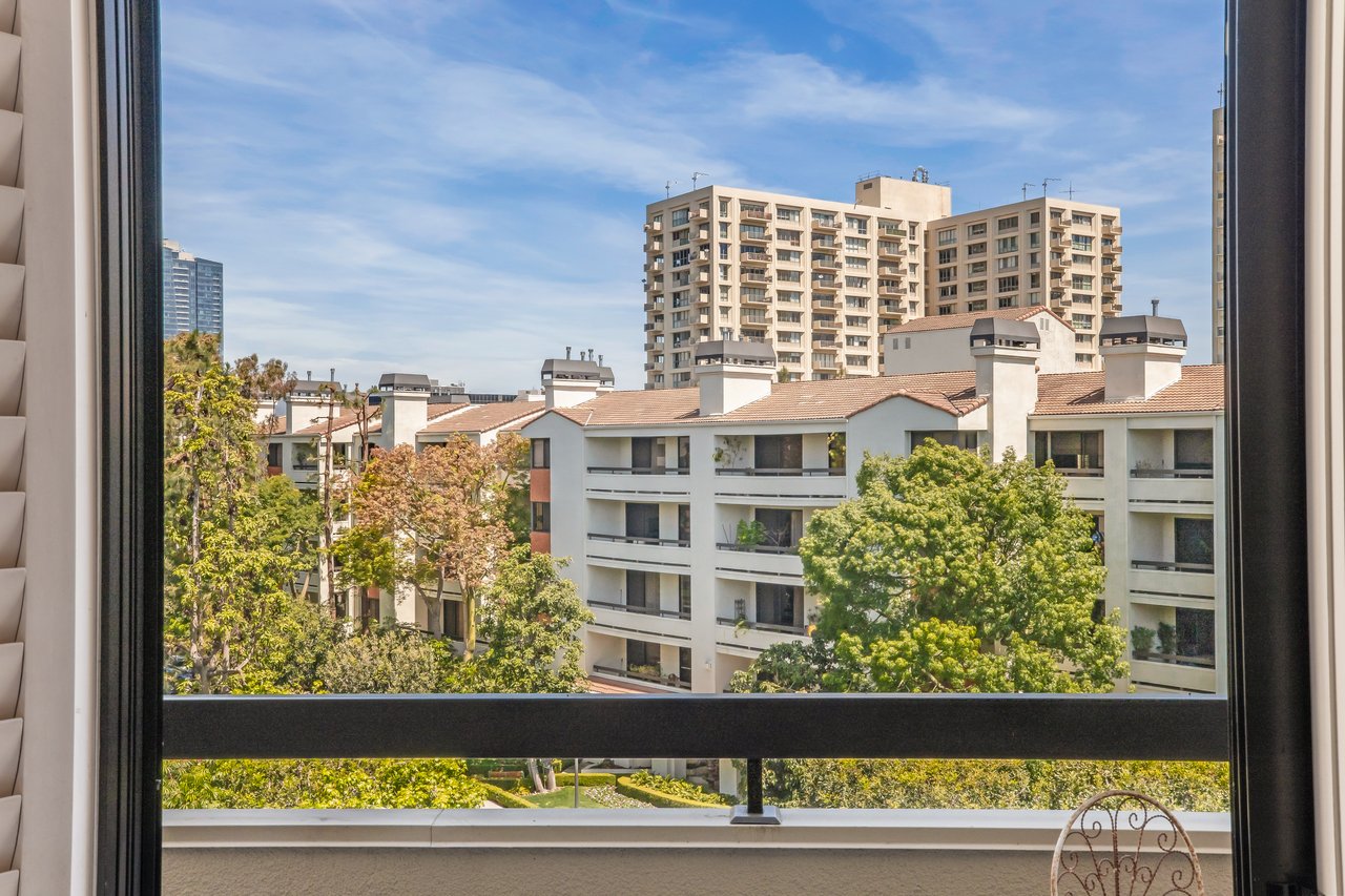 2131 Century Park Ln Unit: 402