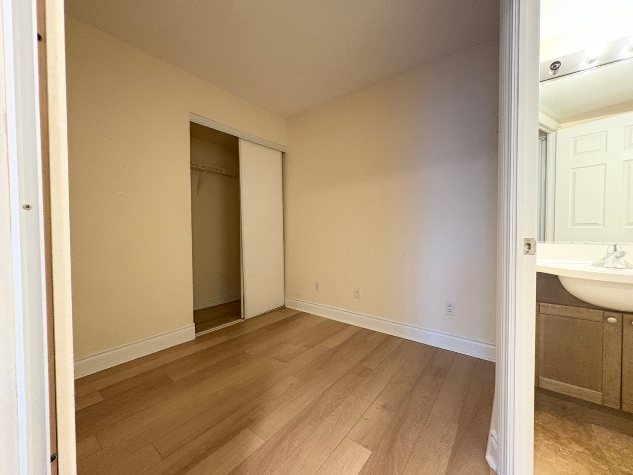 763 Bay St Unit: 3413